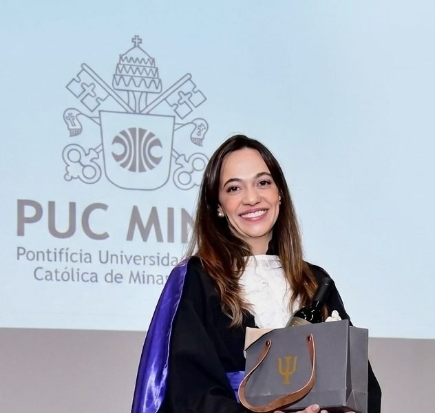 Gizele Martins — Professora